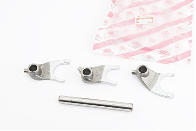 Вилка перемикання передач к-кт 3шт + вал СВ250