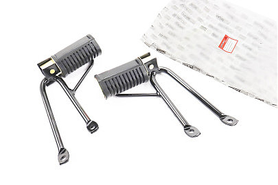 V200R Подножки задние с кронштейном в сборе к-кт 2шт