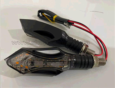 Поворот диодный LED СТРЕЛА с отверстием  ЧЕРНЫЙ, 2шт